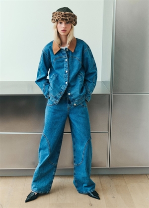 Louise hat Rosin Green Leopard Baum Und Pferdgarten